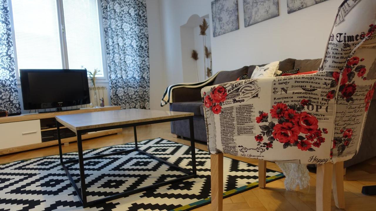 The Riverside Apartment - Downtown Сараєво Екстер'єр фото